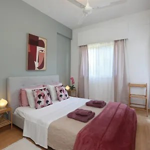 Cozy In Near Foinikoudes , Larnaca Cyprus